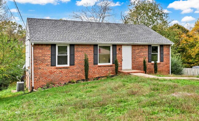 Building Photo - 3 Bedroom and 2 Bathroom with Finished Basement near Fort Campbell