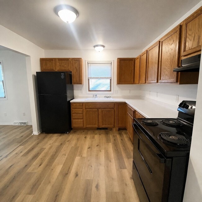 Building Photo - 1112 S 63rd St