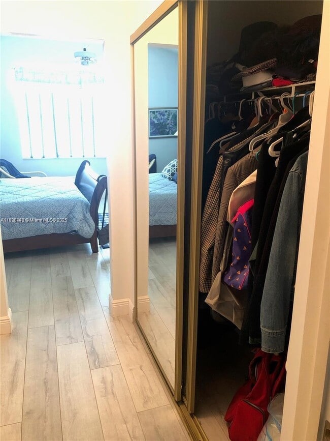 Building Photo - 5800 Coach House Cir