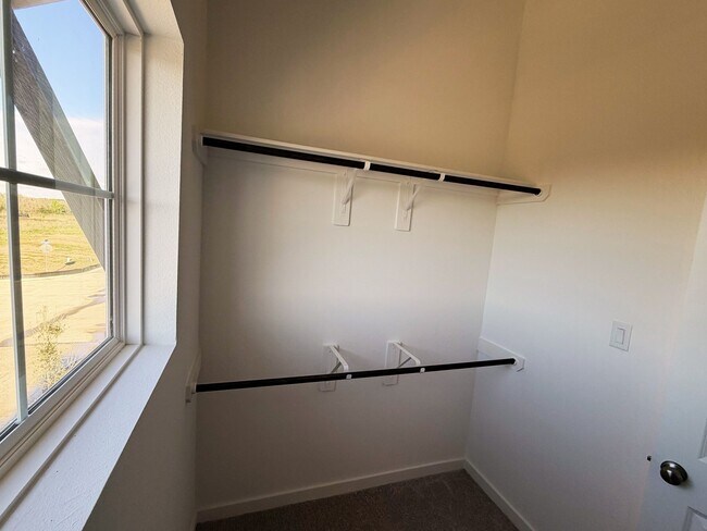 Building Photo - 2218 Via Vicky Rd