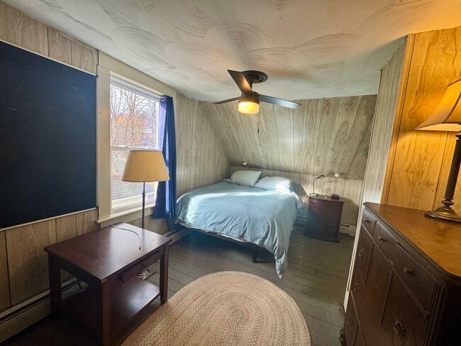 Building Photo - 10 Meadow St