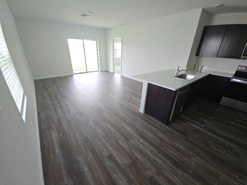 Building Photo - 6883 Broad River Ave
