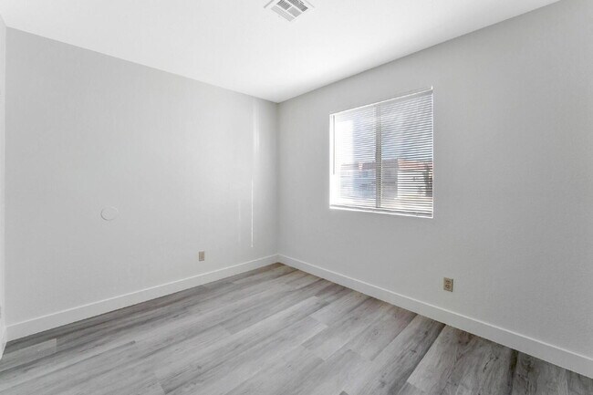 Building Photo - 2257 Exeter Dr