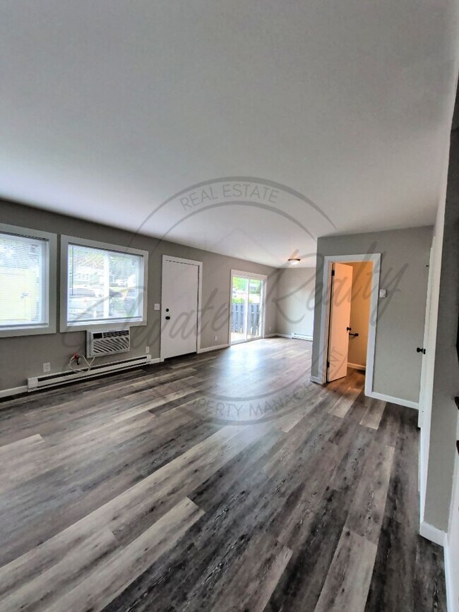 Building Photo - 550 Harding Pl