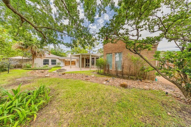 Building Photo - 11503 Lakeside Pl Dr