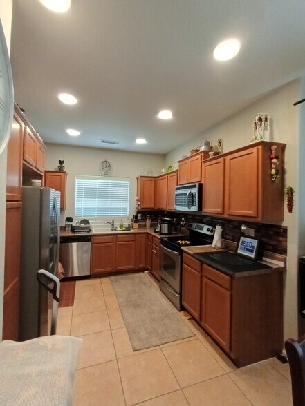 Building Photo - 2348 N 84th Dr