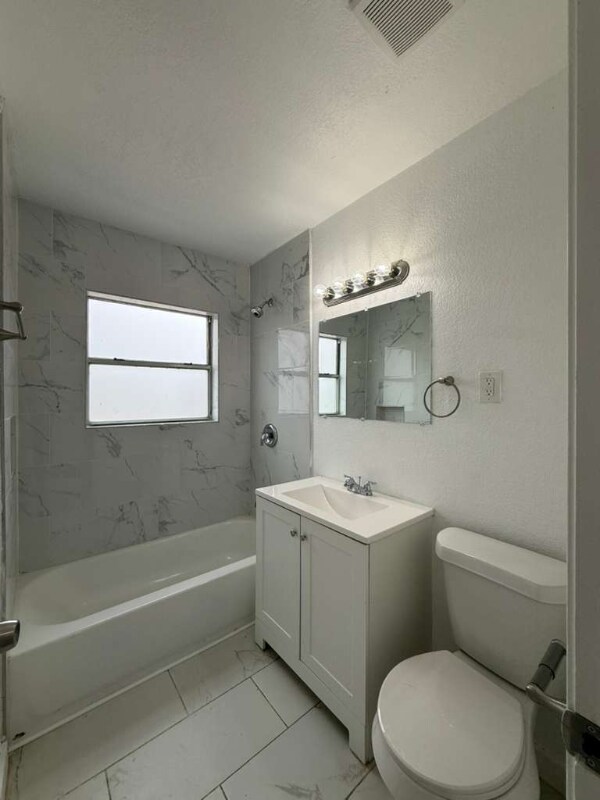 Building Photo - 202 Mink Dr