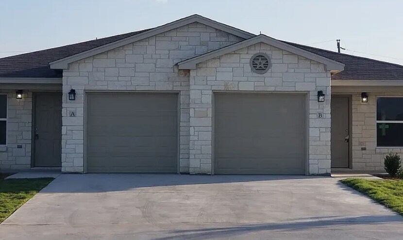 Building Photo - 202 Lowes Blvd