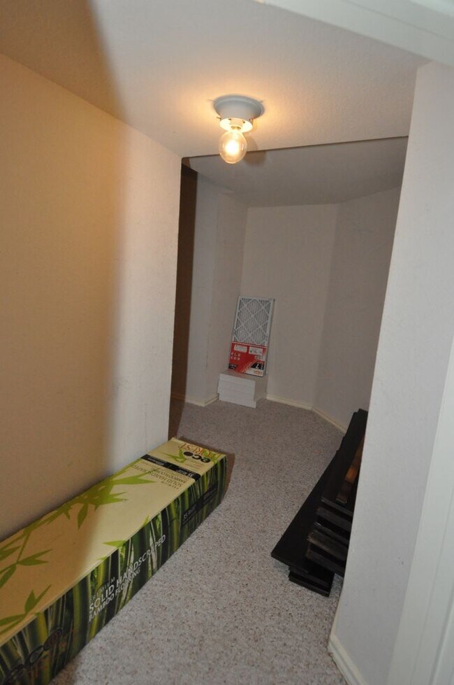 Building Photo - All appliances included! Gated lock and leave condo community in North Austin