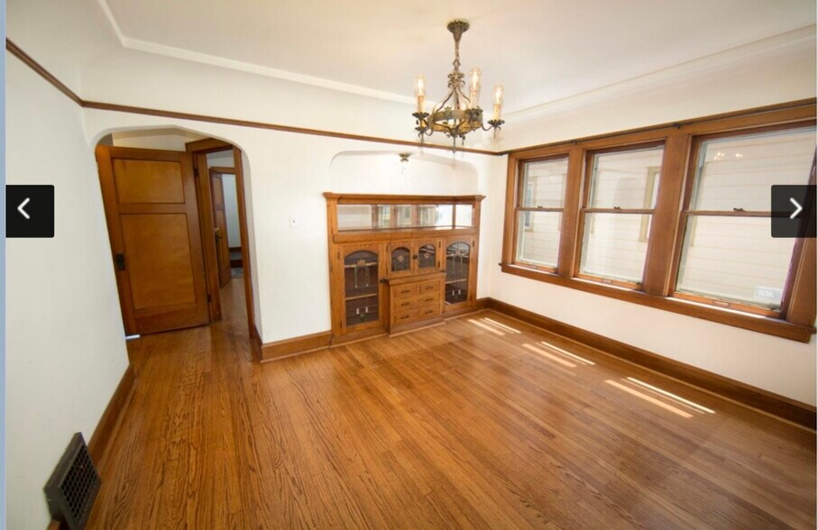 Building Photo - 936 S 77th St