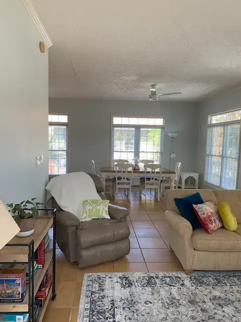 Building Photo - 114 S Yaupon Dr