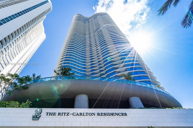 Building Photo - 15701 Collins Ave