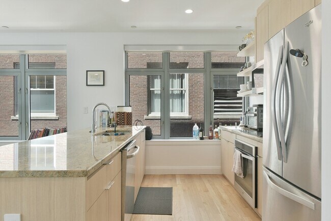 Building Photo - 425 Boylston St