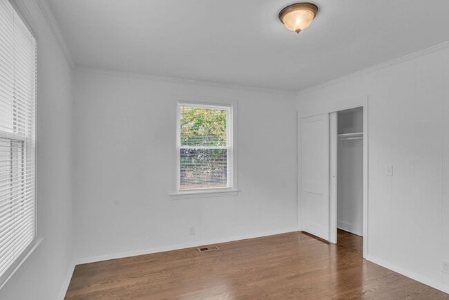 Building Photo - Renovated 4 Bed/ 2 Bath plus office in Mad...