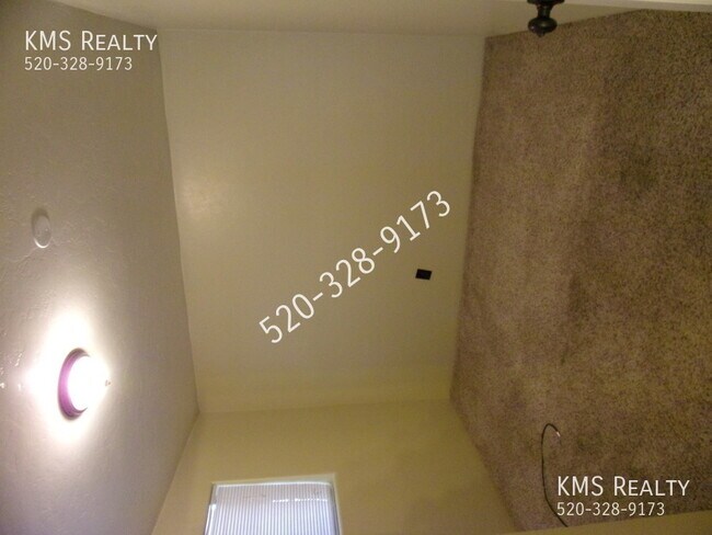 Building Photo - 5625 S Irving Dr