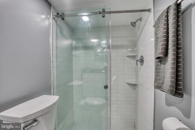 Building Photo - 829 N Montford Ave