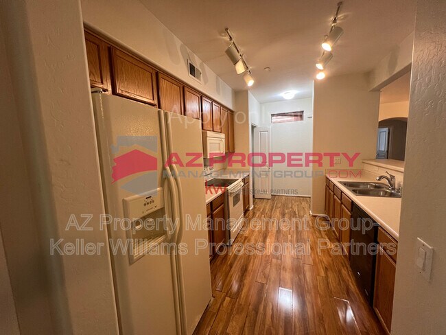 Building Photo - 955 E Knox Rd