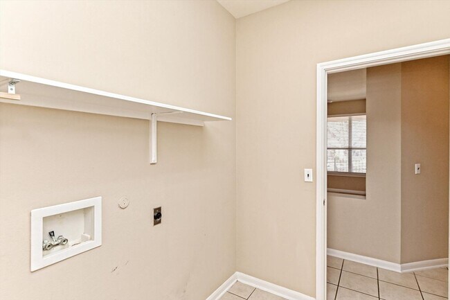 Building Photo - 117 Larkspur Ln