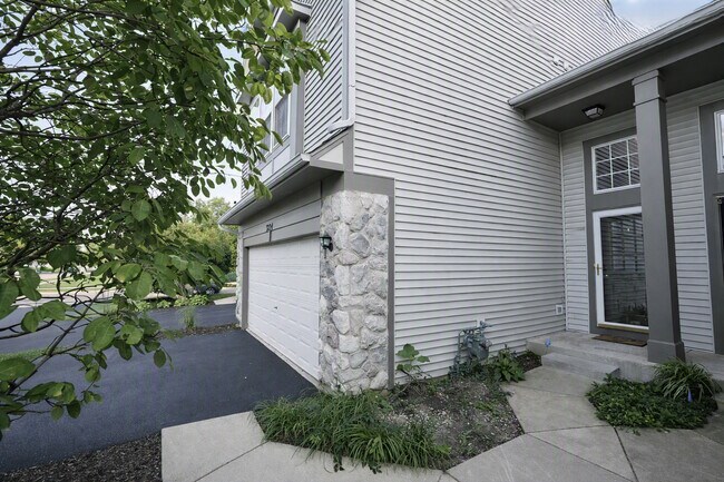 Building Photo - 3224 Bromley Ln