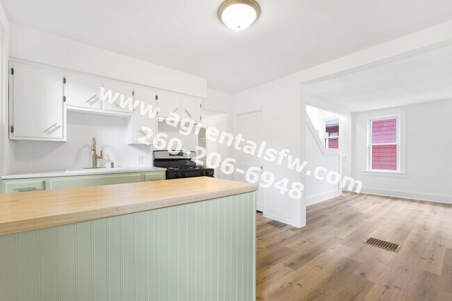 Building Photo - 3 Bedroom House