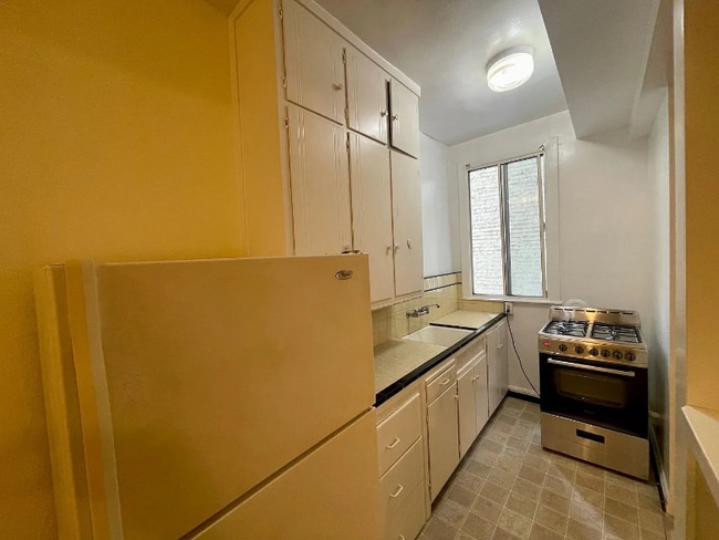 Building Photo - 565-565 Geary St