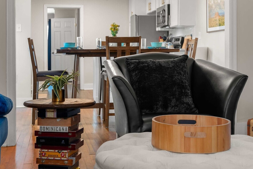 Building Photo - 1707 1st Terrace