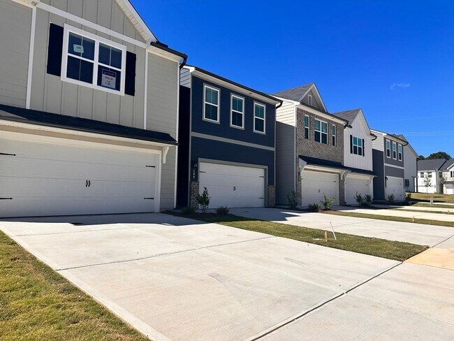 Building Photo - 121 Founders Dr