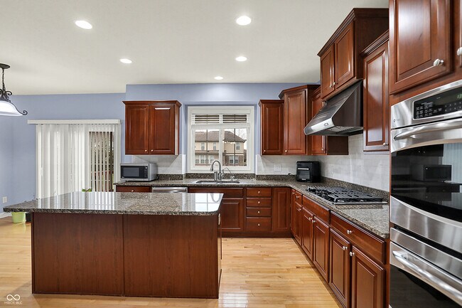 Building Photo - 13720 Akers Dr