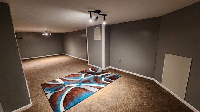 Building Photo - Perfect Home