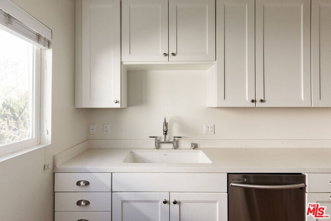 Building Photo - 727 N La Fayette Park Pl