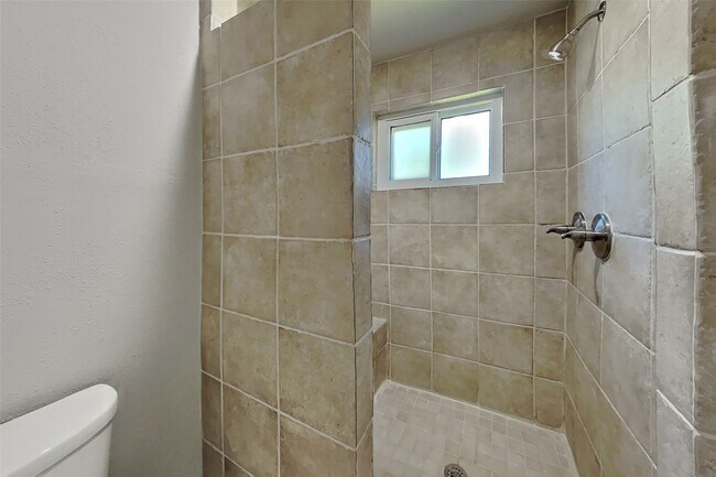 Building Photo - 1618 Live Oak Hollow St