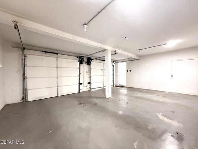 Building Photo - 4800 N Stanton St