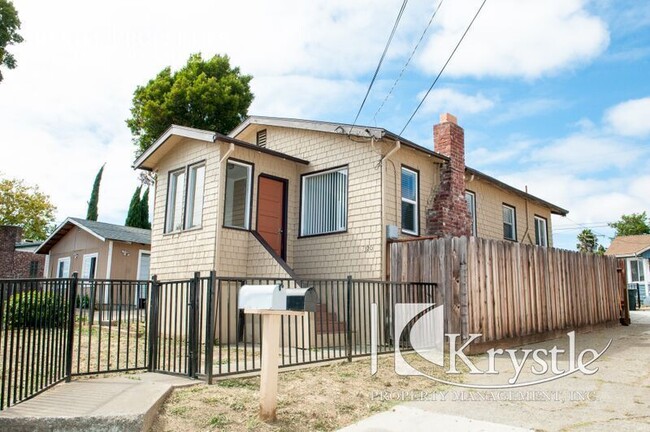 Primary Photo - 2 Bedroom Vallejo Home located just off of...