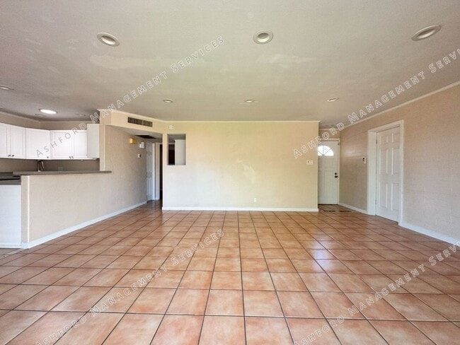 Building Photo - South Scottsdale huge corner lot 3 bedroom...
