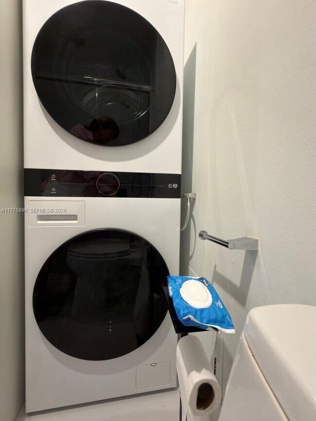 Building Photo - 2301 Collins Ave