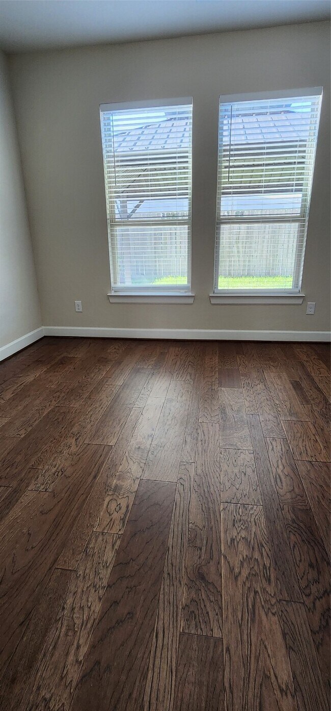 Building Photo - 4007 Centre Glen Dr