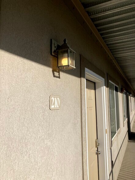 Unit 210 - 1969 N Canyon Rd