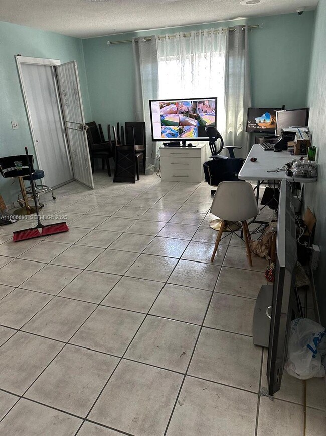 Building Photo - 5360 Fletcher St