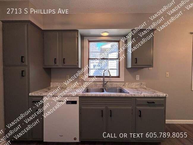 Building Photo - 2713 S Phillips Ave