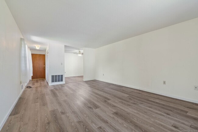 Building Photo - 339 Dunfey Ln