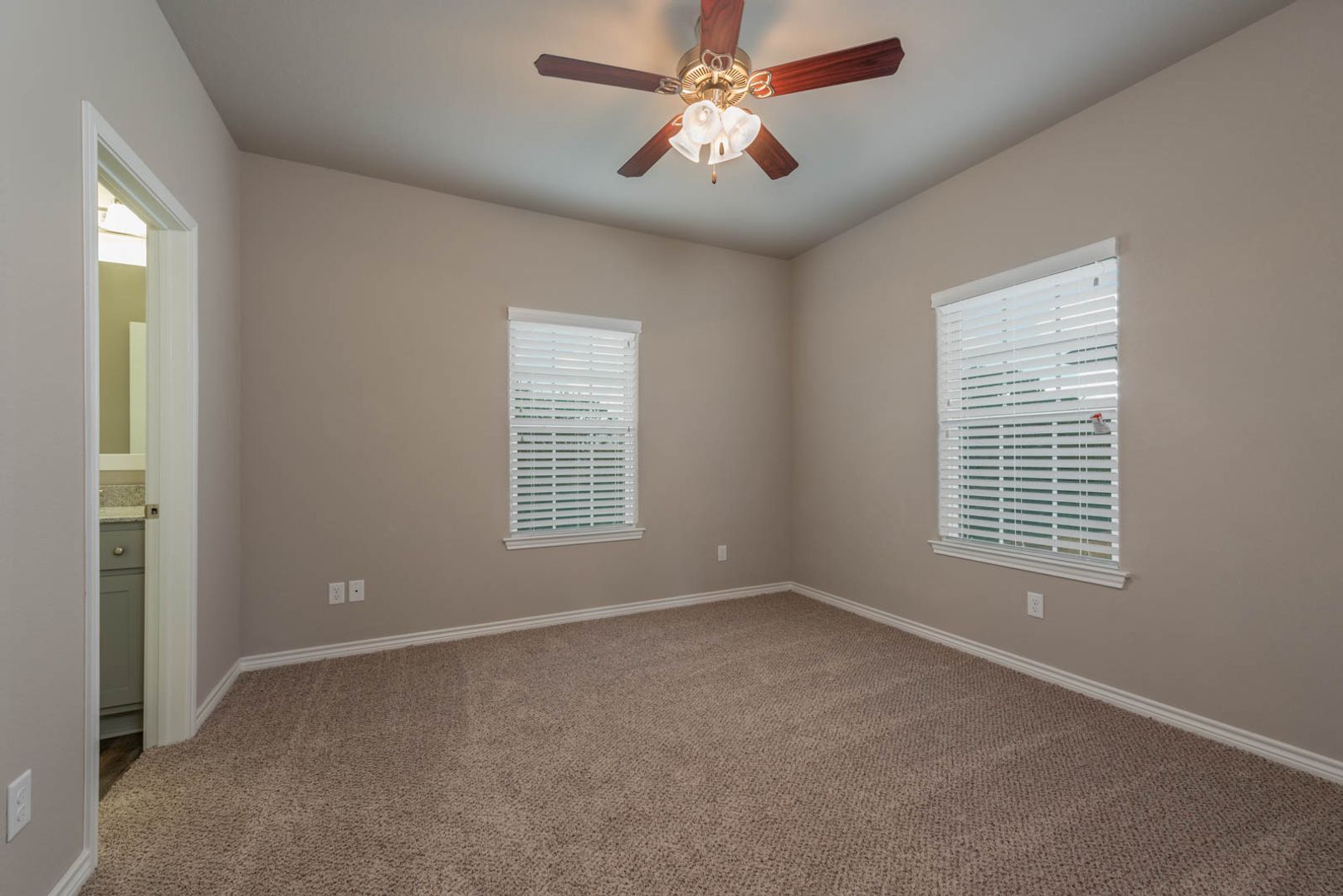 Building Photo - Available August 2026! 5 Bed/5 Bath at Pershing Pointe!!