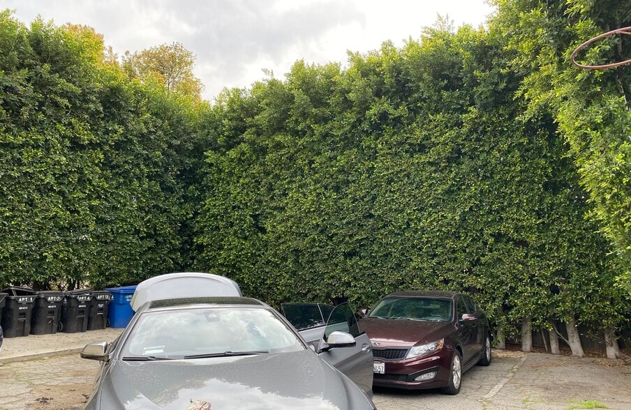 Building Photo - 3232 Estara Ave