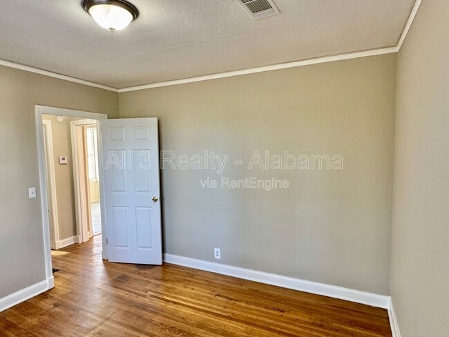 Building Photo - 115 Oak Forest Dr