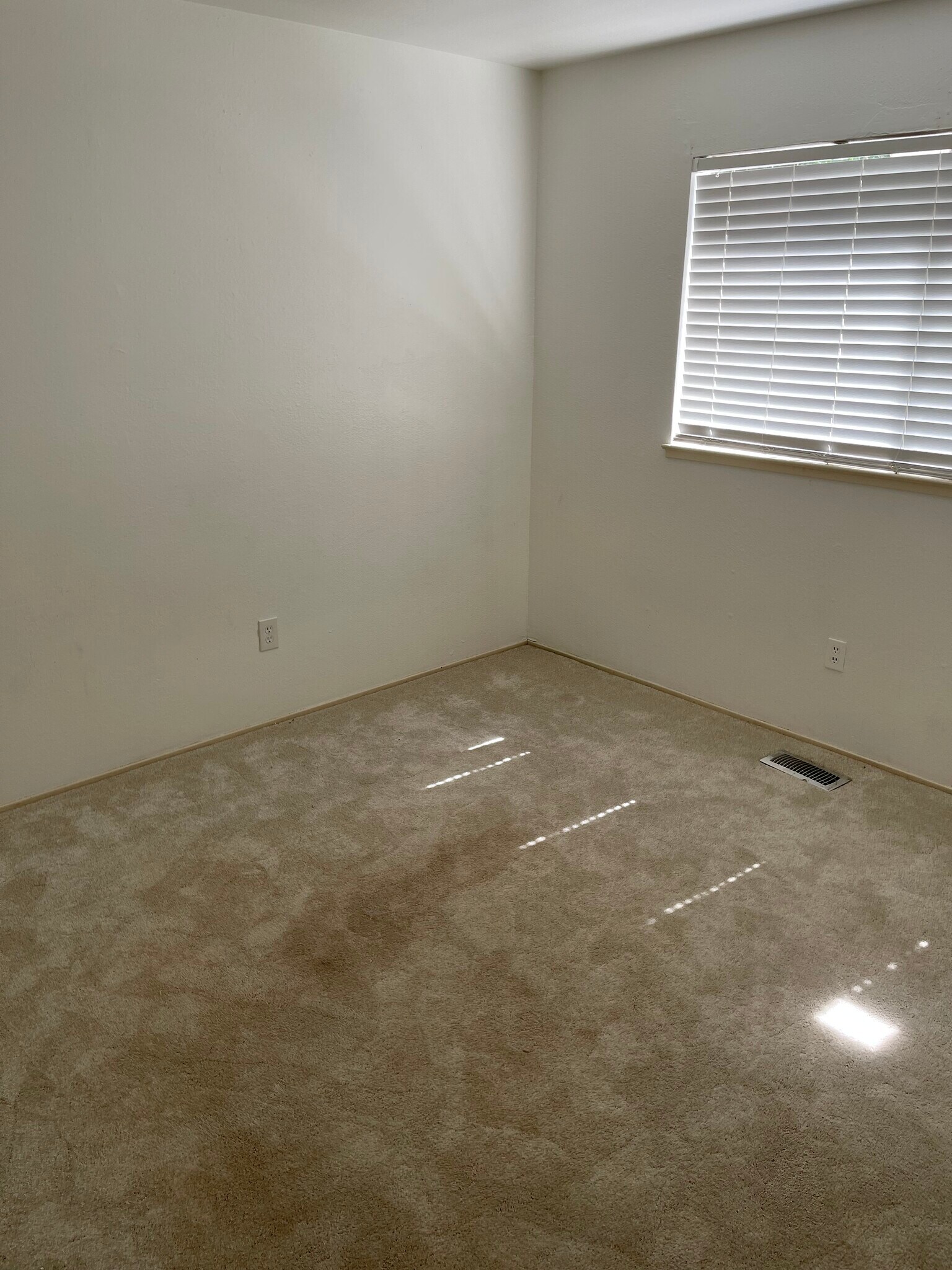 Building Photo - 1830 Salisbury Dr