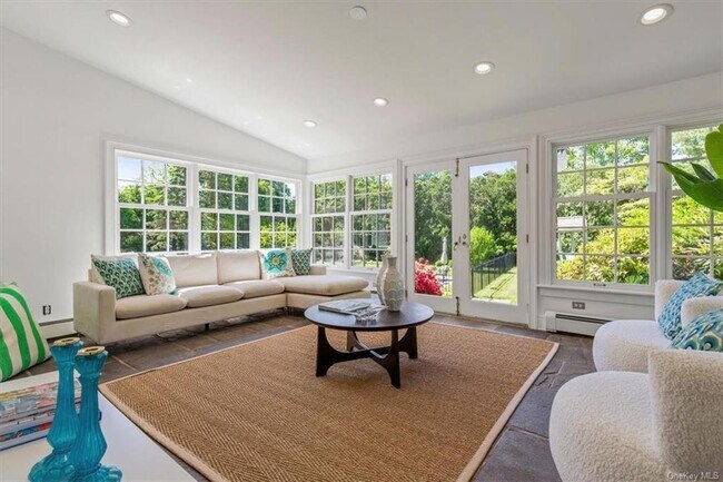 Building Photo - 77 Pleasant Ridge Rd