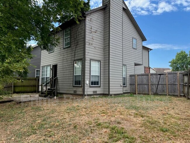 Building Photo - 1120 W Florence Ct