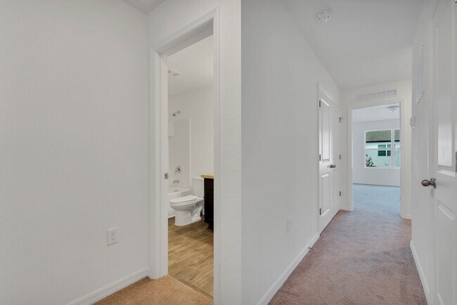Building Photo - 840 Grandin St