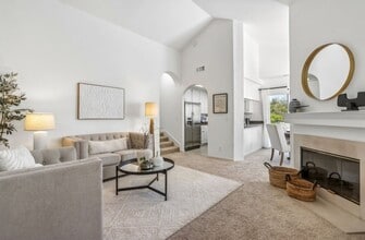 Building Photo - Beautiful Second Floor 3bd Condo w/Detached Garage & Pool