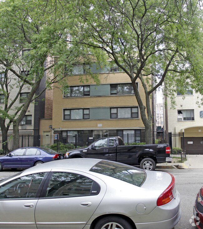 Primary Photo - 6007 N Kenmore Ave