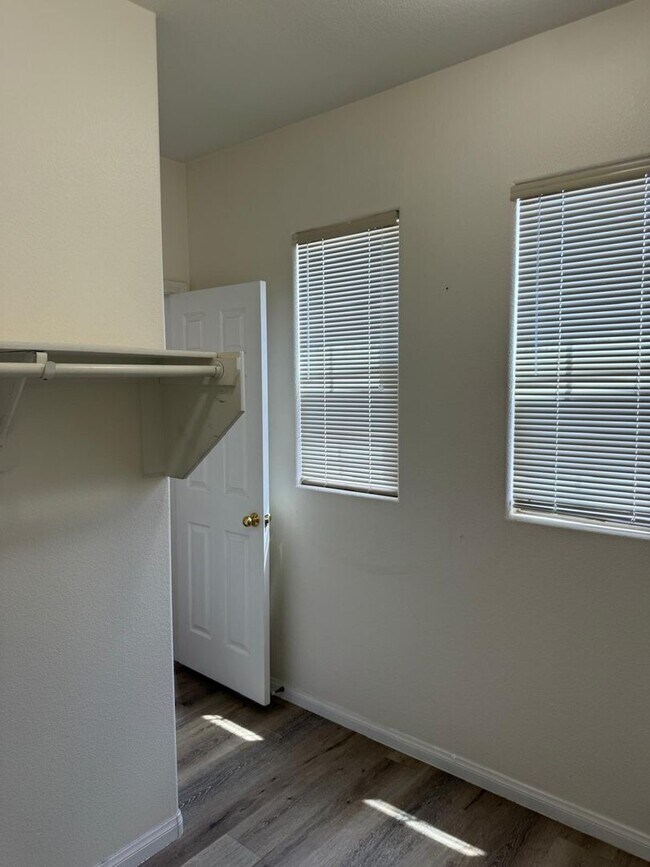 Building Photo - Move-In Ready Opportunity